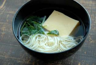 健康メニュー旬の食材をあしらい、四季を感じる「お吸い物」世田谷自然食品