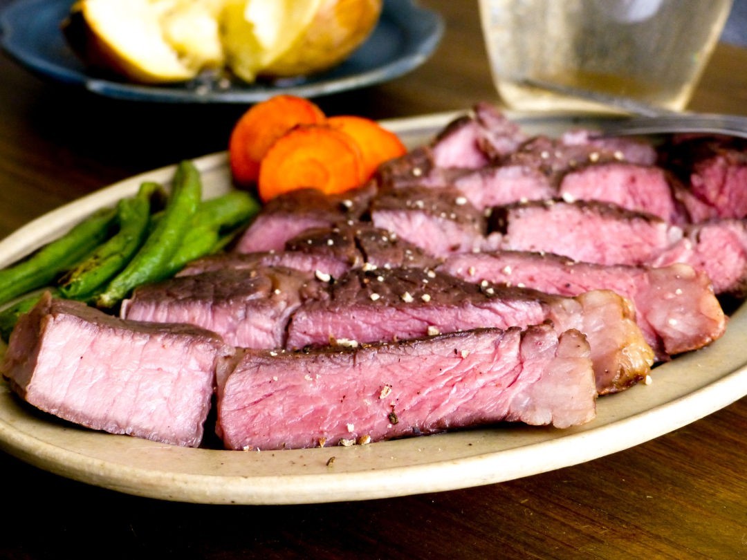 ステーキの盛り付け方のコツを料理男子が基本から徹底解説
