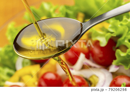 オリーブオイルをかけて、おうちご飯を美味しく