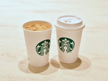 AmazonHubiuyo プラスチックカップ 蓋付き 透明 カップ コーヒーカップ フラット 冷たいドリンクカップ パーティー テイクアウトカップオンス 20个400ml360ml 使い捨てドリンクカップ オンライン通販