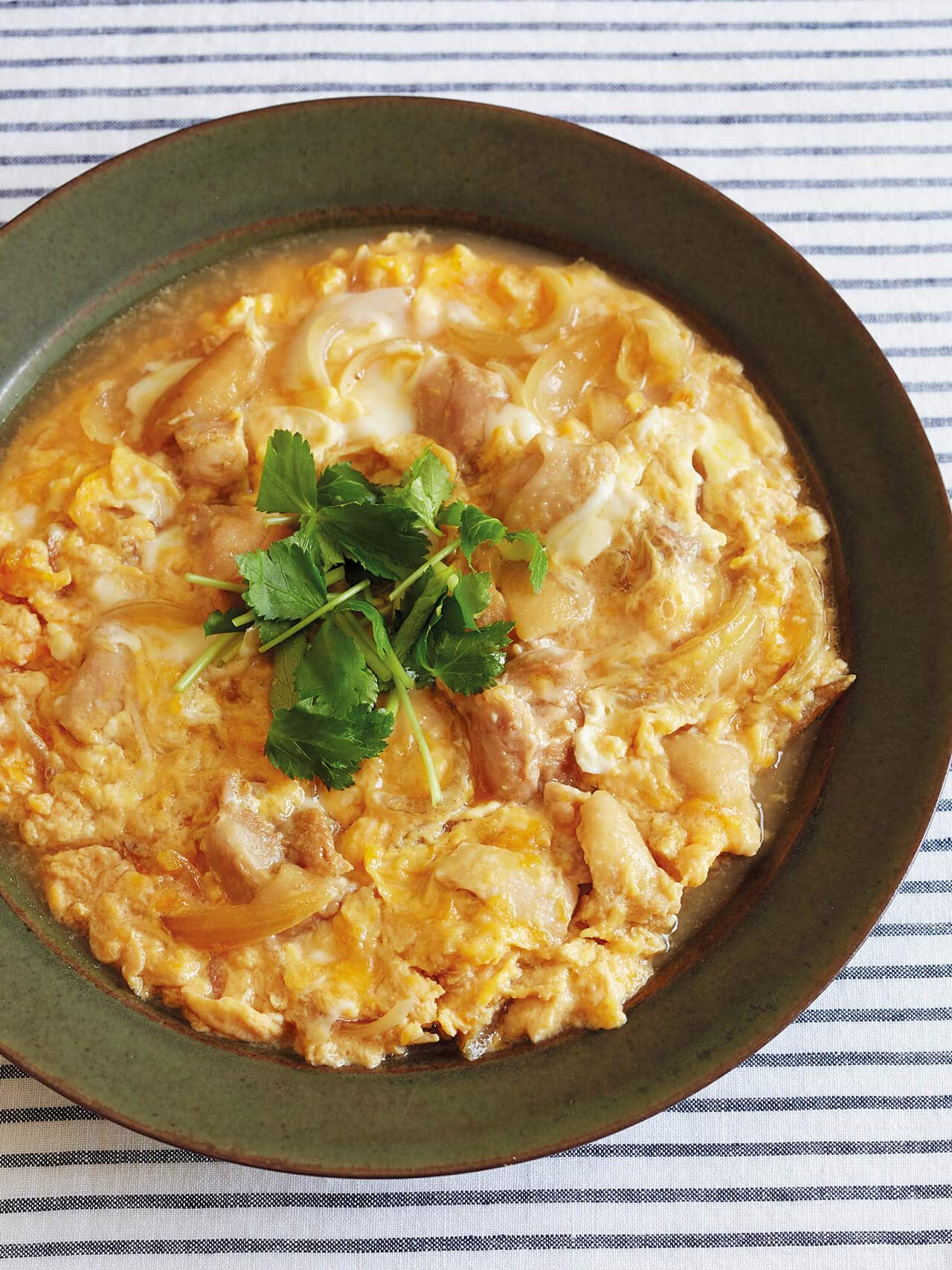 簡単‼︎節約レシピ♡鶏皮とニラの卵とじ風