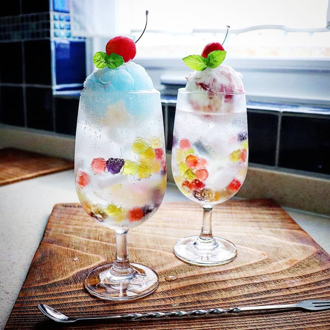 夏ドリンク『チャイナブルー』 夏にぴったりの爽やかなドリンクが登場✨ライチリキュールのフルーティな味わいにグレープフルーツのちょっとした苦みがアクセント ブルーキュラソーで彩られた 淡いブルーが可愛い新ドリンクメニューです😎暑い夏にゴクゴク飲んで