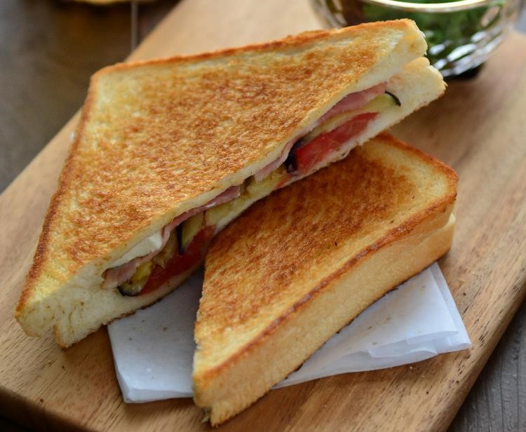 No.201 ベーコンエッグバターコーン、No.202 トマトとクリームチーズのホットサンド未来をデザインする 〜引き寄せと幸運のシナリオ