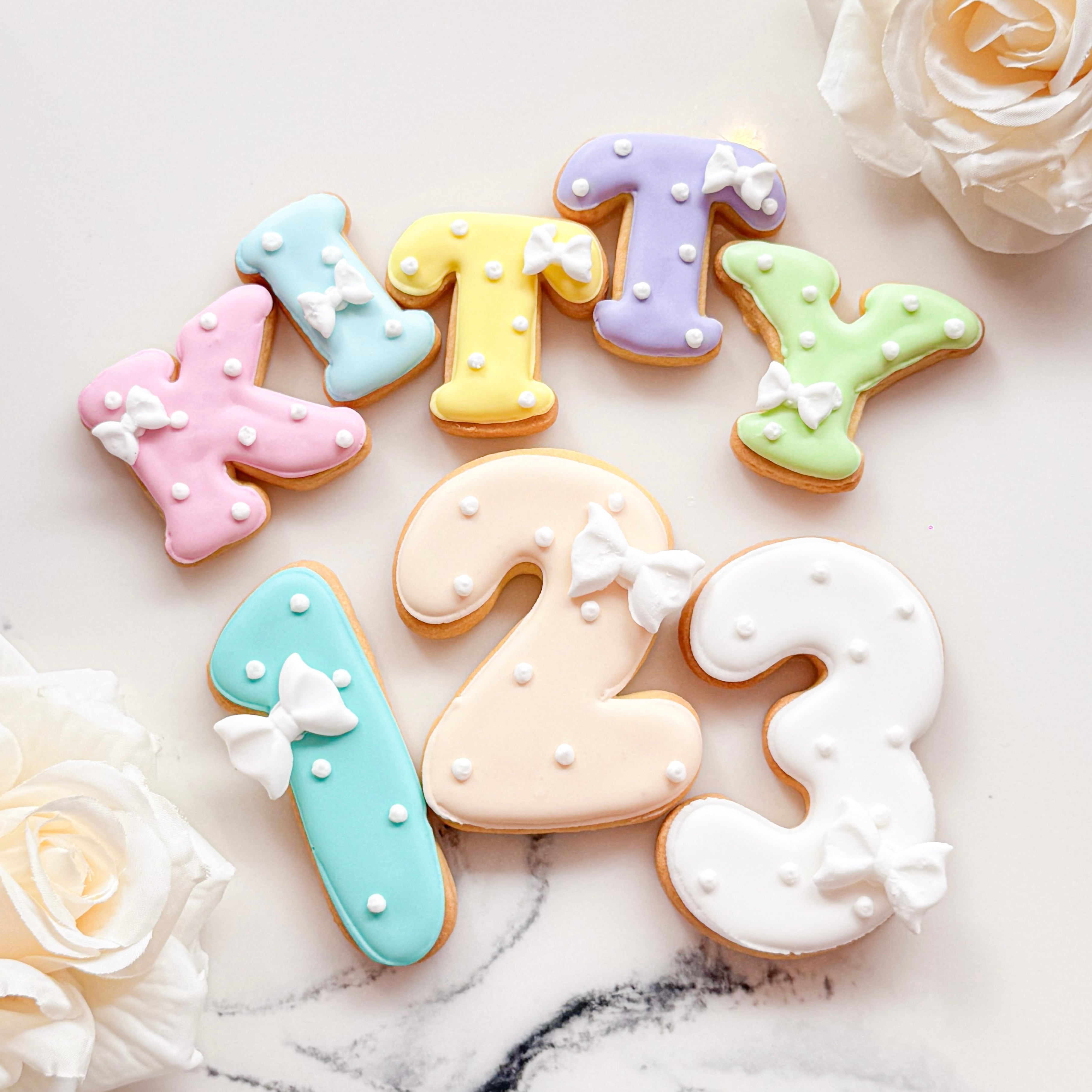 ケーキアイシングクッキーセット❤︎ 数字 2桁まで ＋ハートプレート お好きなメッセージ ＋ケーキアイシングクッキーのセット˚✧₊⁎RstyleCake.jp