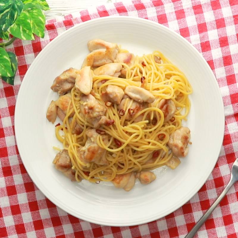 鶏むね肉と春キャベツのペペロン風炒め