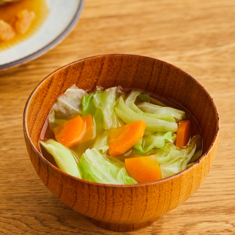 キャベツと人参の味噌汁☆