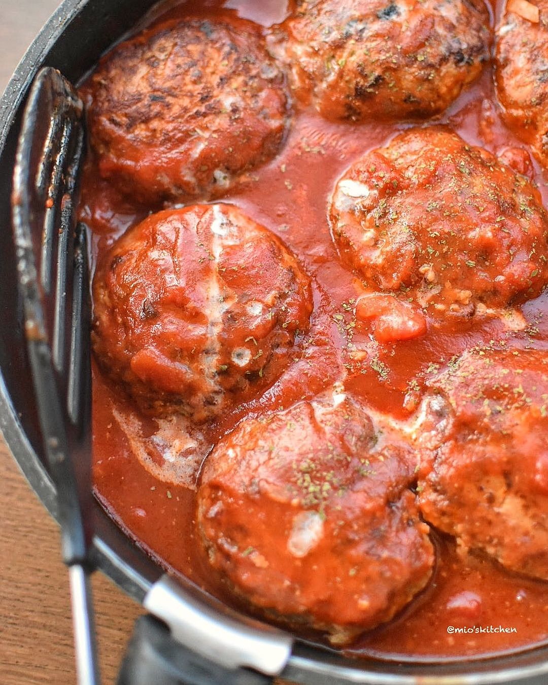 きのこのトマト煮込みハンバーグ