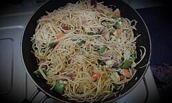 炒麺 vs 焼きそば -中国と日本の焼きそばの違い- - Myojo USA
