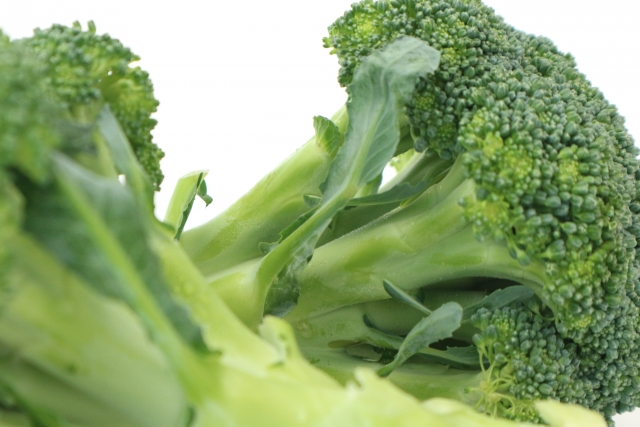 yurutakunomi_bstx ブロッコリー・えびとパセリの香り炒め ２月１日 木 放送 ブロッコリーに香味野菜と干しえびの香ばしさを加えてー・ー・ー・ー・ー・ー・ー・ー・ー・ー・ー・ ☆材料 ２〜３人分 ☆ ブロッコリー・１株 干しあみえび・１０ｇ パセリ