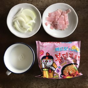 辛ラーメンのアレンジ人気No.1カルボナーラ風！牛乳や生クリームを使ってマイルドに暮らしニスタ