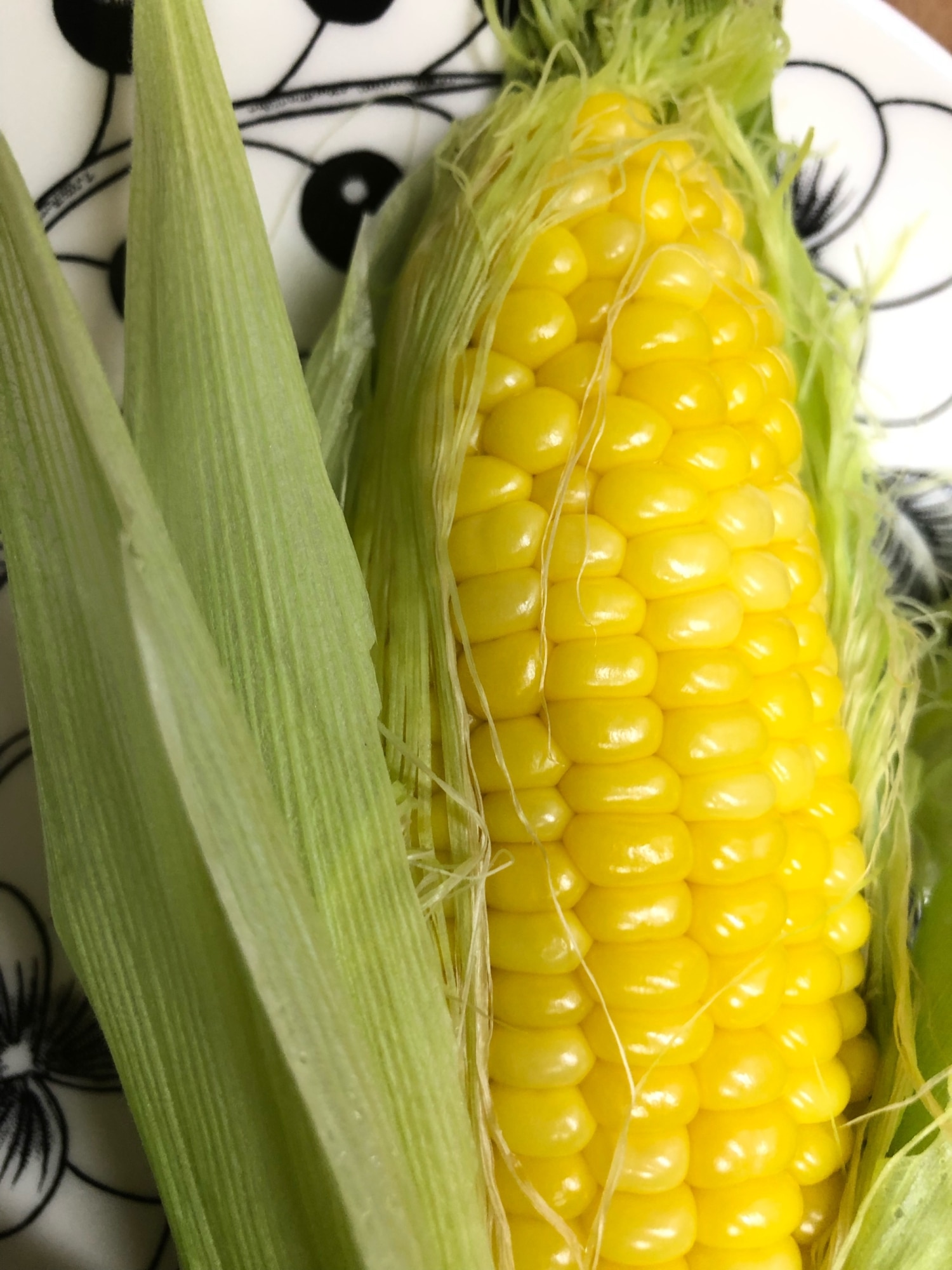 あさイチのとうもろこしを電子レンジ加熱する方法。皮もすぐむける！ - LIFE.net