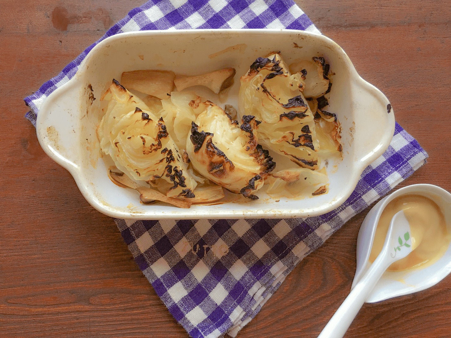 オリーブオイルそのまんまキャベツrecipeただ焼くだけ🥬 クイーンクックは美味しさが増しますね♪ recipe キャベツ 1 2 ざく切りオリーブオイル 大さじ1 大フライパンにオリーブオイル敷いてキャベツを並べる。 IR5で焼き色つくまで焼く。 塩パラパラっとかけても