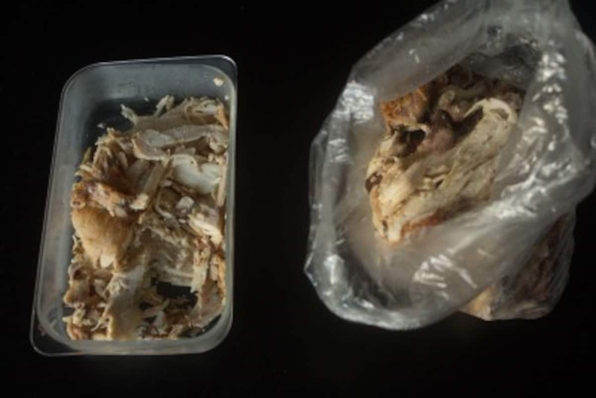 コストコのロティサリーチキンの切り方や温め方＆アレンジレシピを紹介！2025年の値段や冷凍方法、スープの取り方も♪イチオシichioshi