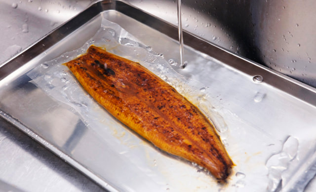 Amazon.co.jp:うなぎの鰻次郎うなぎ 国産 蒲焼 4尾 約800g約200g×4尾愛知県産 有頭 腹開き 関西地焼独自製法冷凍うなぎ ギフト 鰻coolunagi蒲焼:4 : 食品・飲料・お酒