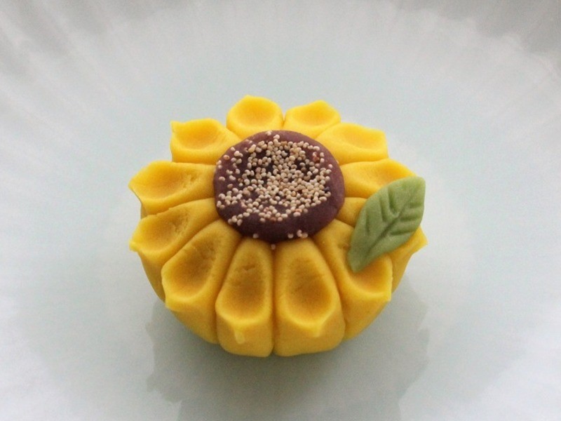 和菓子作りはおうちで楽しめる！ 青梅の形をした涼やかな「練り切り」の作り方