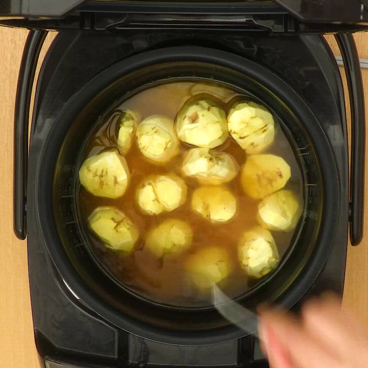 香ばしい香りが食欲をそそる♪ 醤油風味の栗ご飯