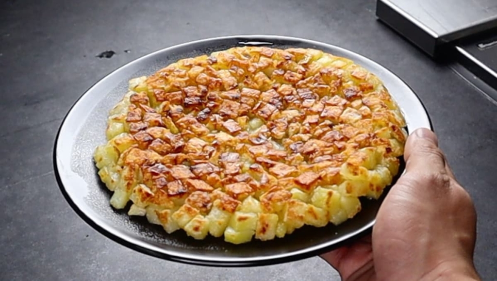 ジャガイモだけで作るコロッケ