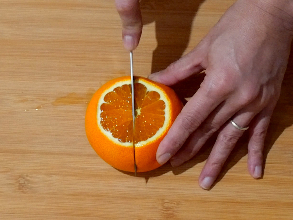Introducing stylish ways to cut oranges for easy eating - YouTube