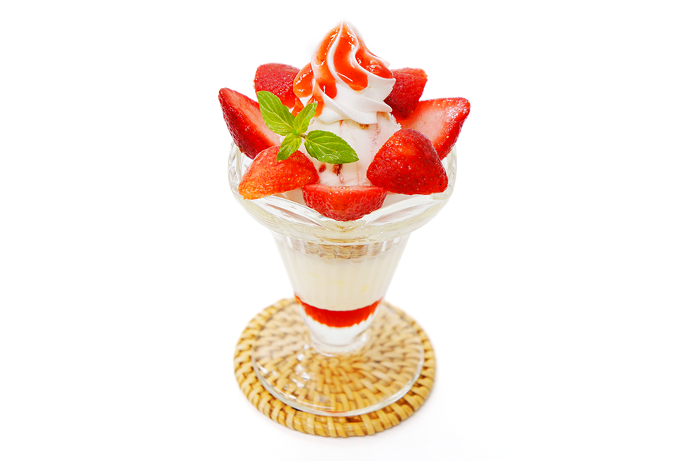 今シーズンのいちごパフェスタートしました♪ – KingFarm