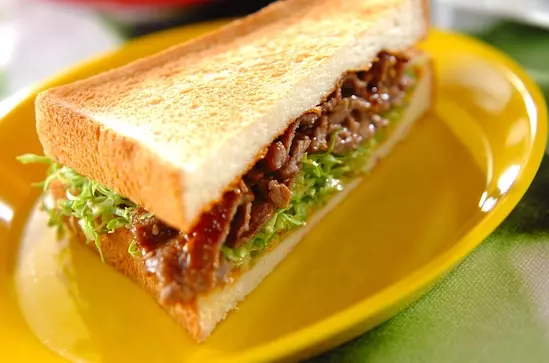 おいしくチャージ！朝食おにぎり献立♪ 甘辛牛肉の混ぜご飯おにぎり