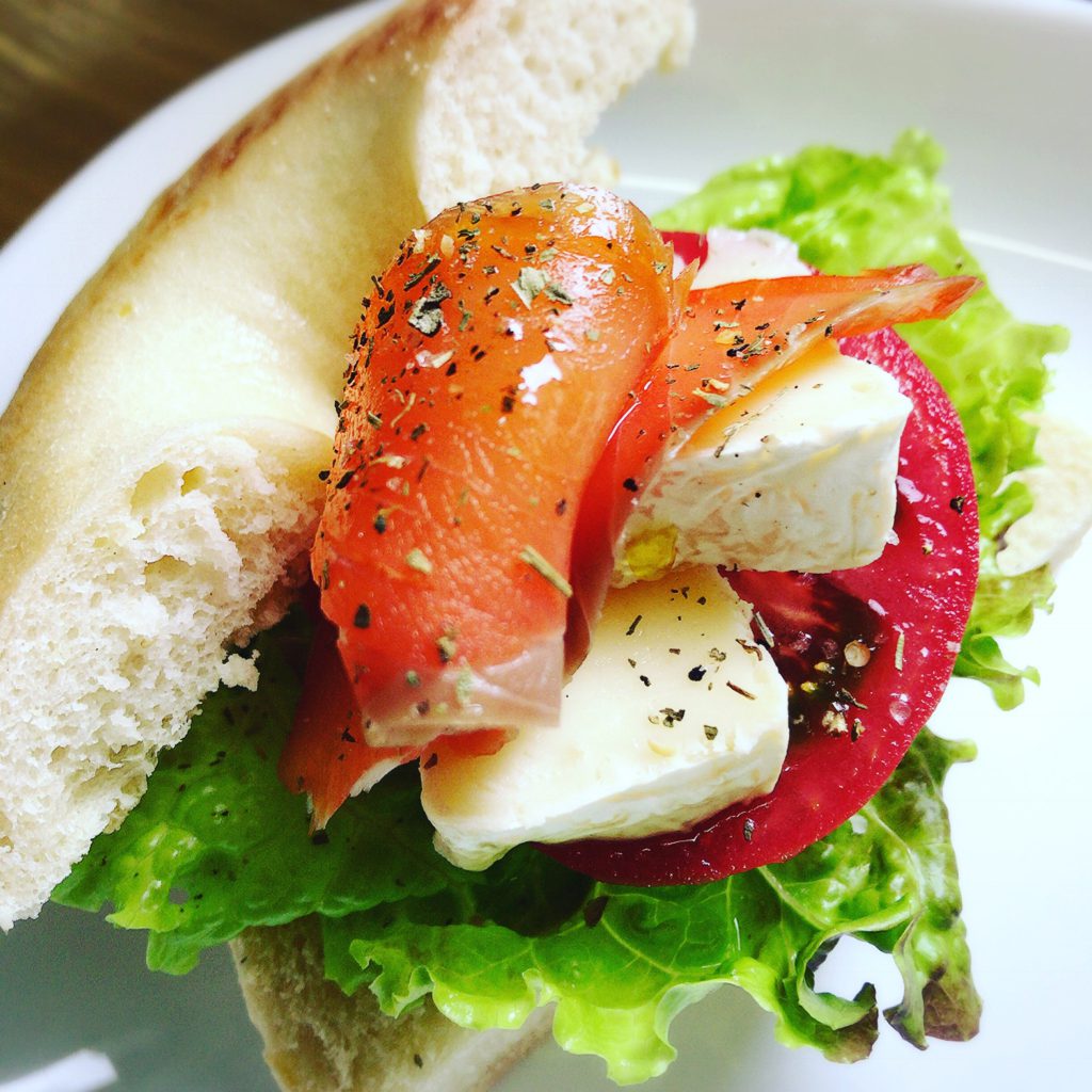 絶妙な味わい！ クリームチーズサーモンサンド