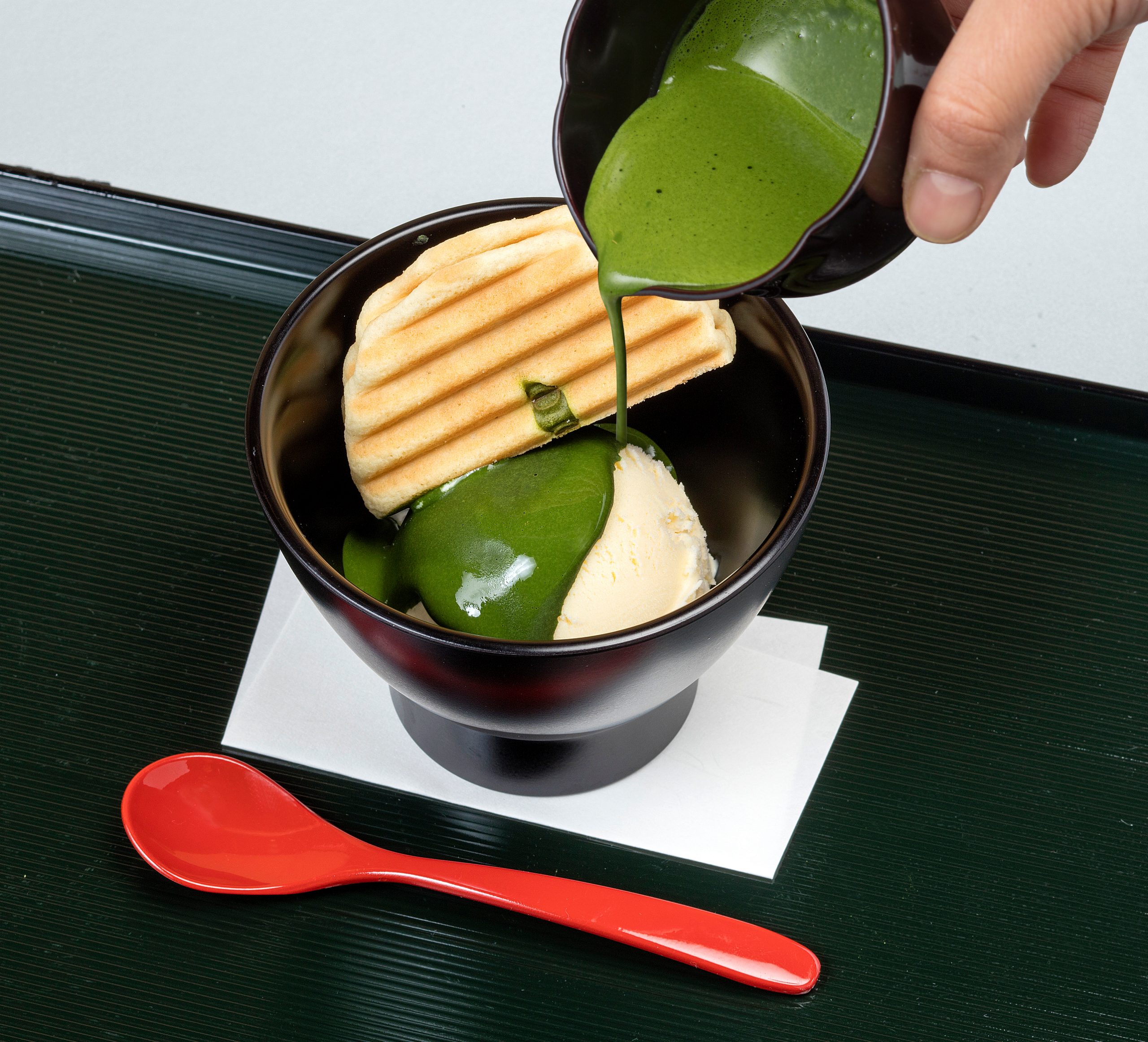 ほろ苦でまろやか！「抹茶ラテ」の作り方＆アレンジレシピキナリノ