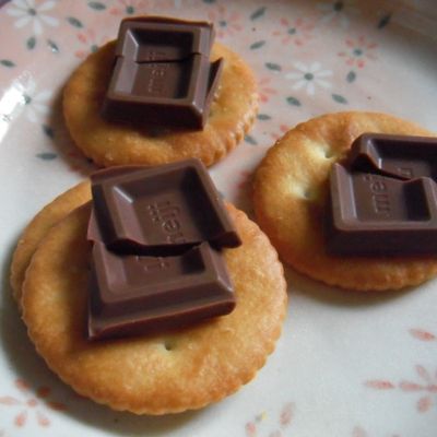 レンジで簡単スイーツ♪マシュマロサンドクッキ