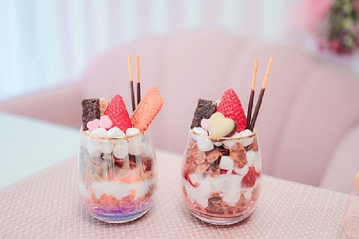 白いちごとあまおうのパフェ株式会社ベストホスピタリティーネットワークのプレスリリース