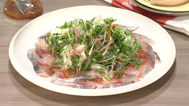 お刺身に○○をかけるだけ！手抜きだけどめちゃくちゃ旨い！ アジのカルパッチョ の作り方