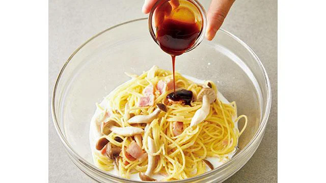 パスタと休日 休日のランチに♡レタスとベーコンの豆乳クリームパスタおうちじかんのランチに パスタはいかがですか🥰？彩りあざやかで見た目もgood👍💓レシピ スワイプレシピ パスタ パスタレシピsatake 佐竹 サタケ foodsmarketsatakeいただきますをたのしく