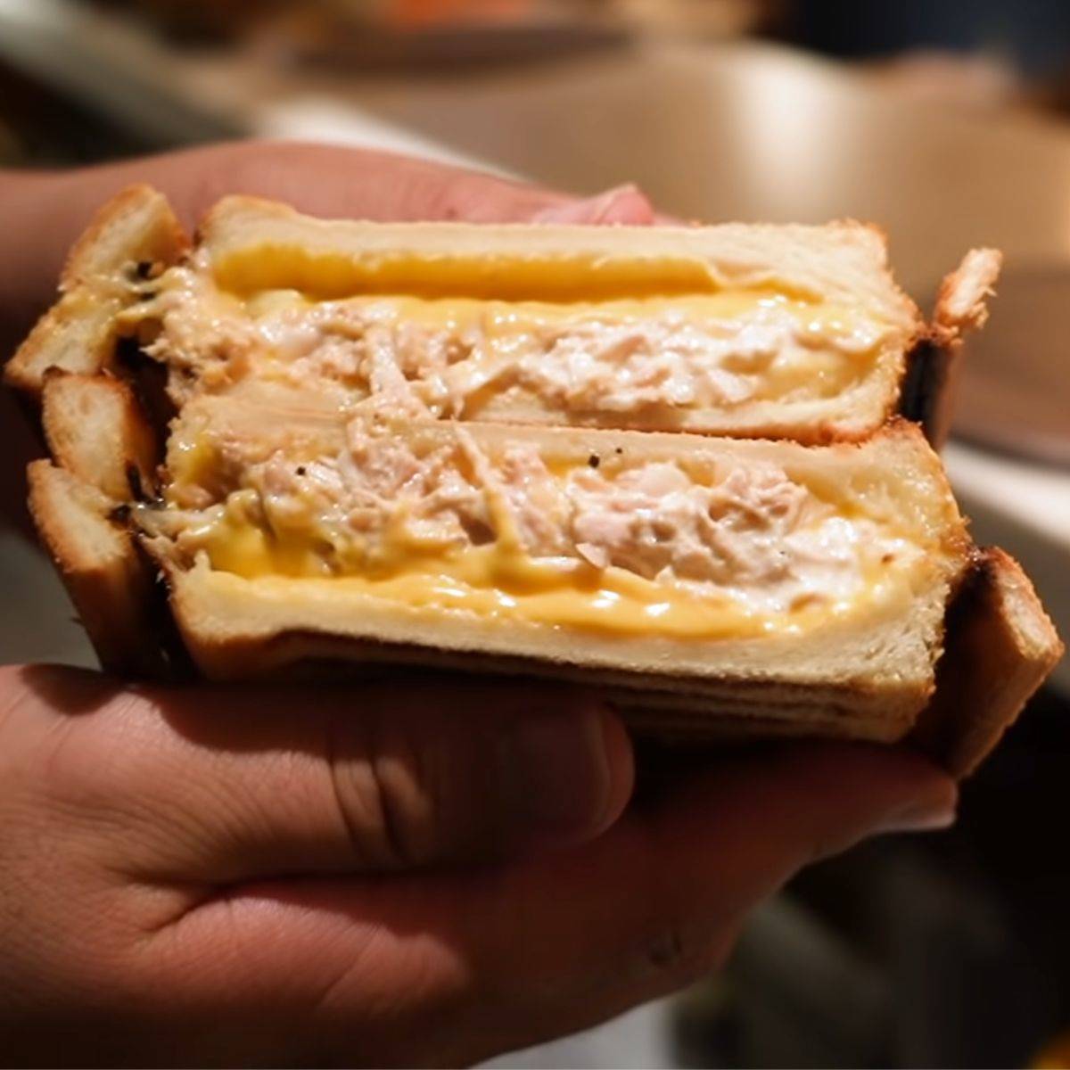 ツナコーンサラダのホットサンド館長の台所