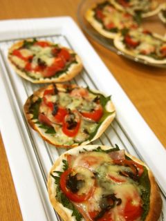 余った餃子の皮で♡しらすのおつまみピザ