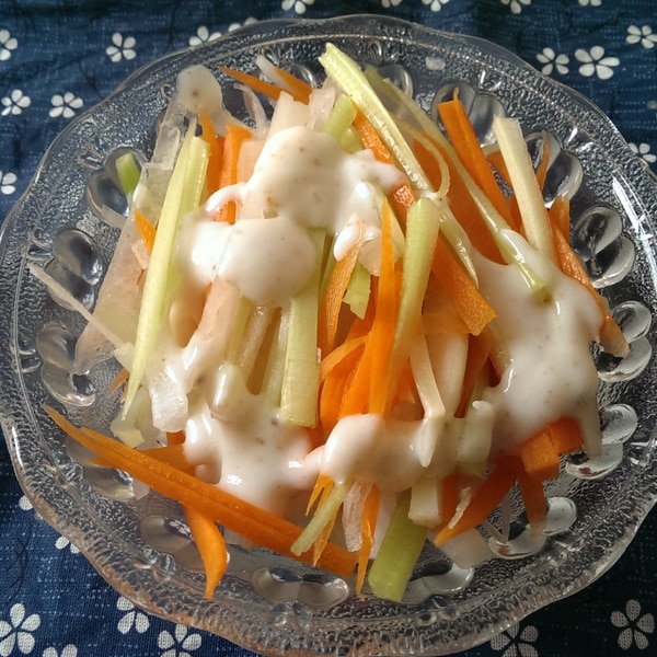 大根の千切りサラダ 20013010007 の写真・イラスト素材アマナイメージズ