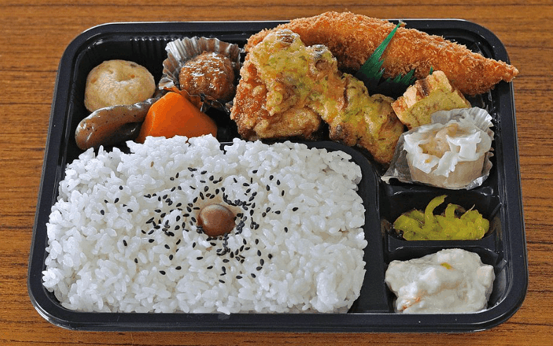 マナーを守ると美しい！ご飯と味噌汁の正しい位置を確認しよう - macaroni