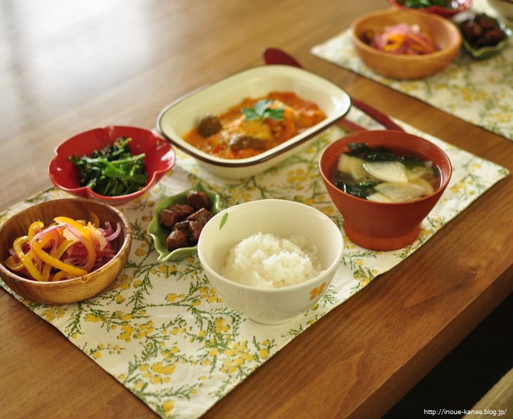 簡単濃厚チキンのトマトクリーム煮 - 仕事後にぴったりなレシピ