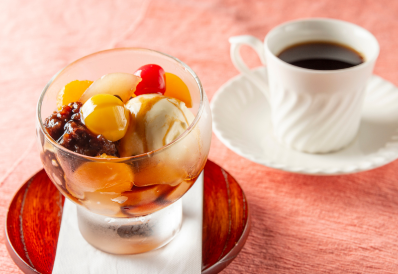 おかげ庵の豆知識 〜“あんみつ”と“みつまめ”の違いって？. 見た目はよく似ている“あんみつ”と“みつまめ”😋どういった違いがあるのかご存知でしょうか👀 . それは、「あんこが入っているかどうか」一般的にあんみつは、みつまめにあんこを入れたもの