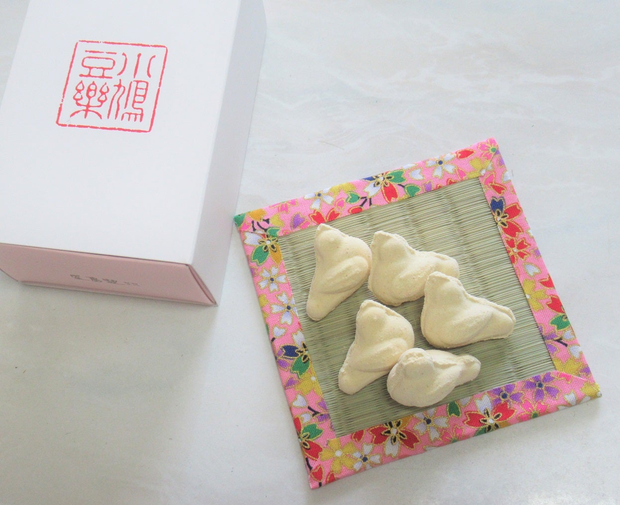 毎日が和菓子日和 神奈川・鎌倉 豊島屋小鳩豆楽毎日が和菓子日和！ 和菓子の魅力を知る、もっと愉しむ、和菓子情報メディア