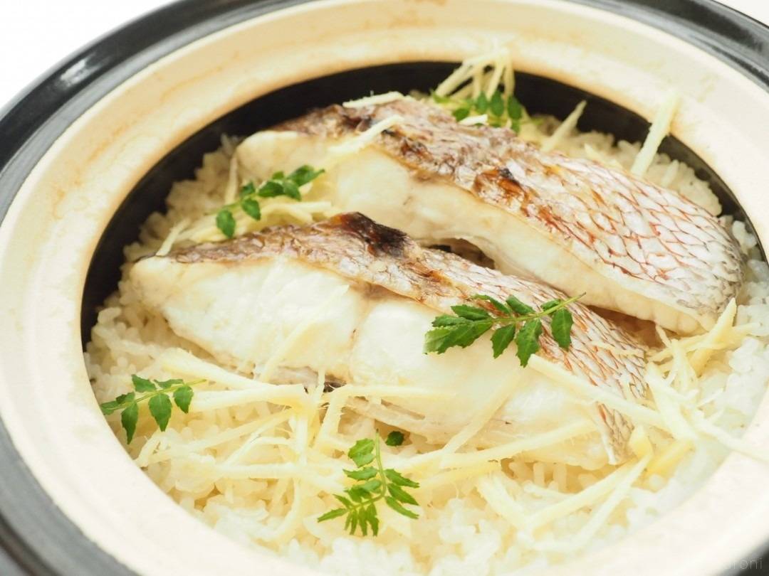 切り身でも本格的に！出汁のきいた「土鍋鯛めし」の作り方