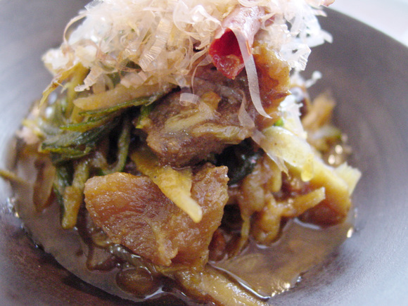 カレー感覚でつくる絶品フレンチ「あがの姫牛のビール煮込み」にチャレンジ「旅する食卓」名店シェフのレシピで贅沢気分新潟のつかいかた