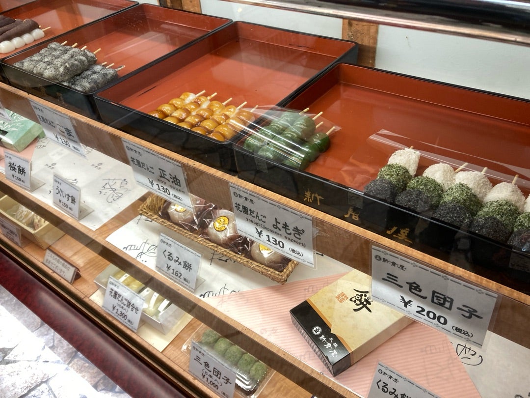 狸小路の札幌新倉屋にて名物「花園だんご」を食べる Sapporo Niikurayaあおいとりっぷ