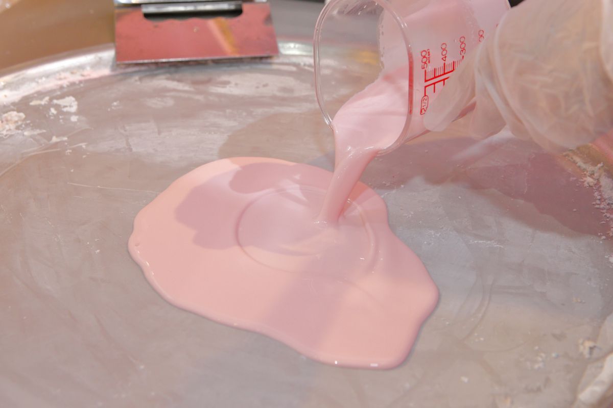 新作アニメーションの制作決定を発表したアニメ『リコリス・リコイル』と、伝説のロールアイス専門店のコラボが実現！株式会社トレンドファクトリーのプレスリリース