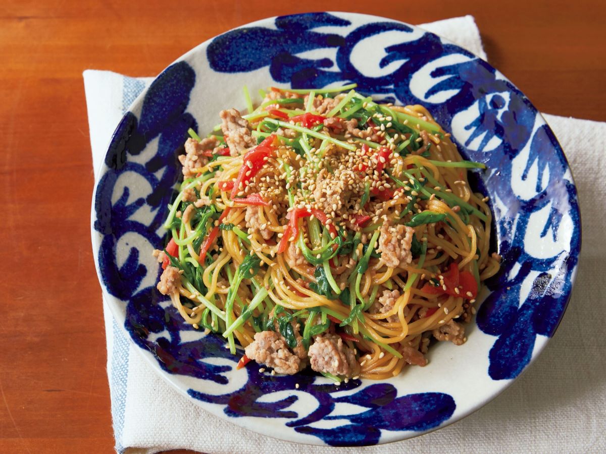 もやしとひき肉で！ピリ辛そぼろ風煮込みラーメン鍋アレンジレシピ味ひとすじ 永谷園