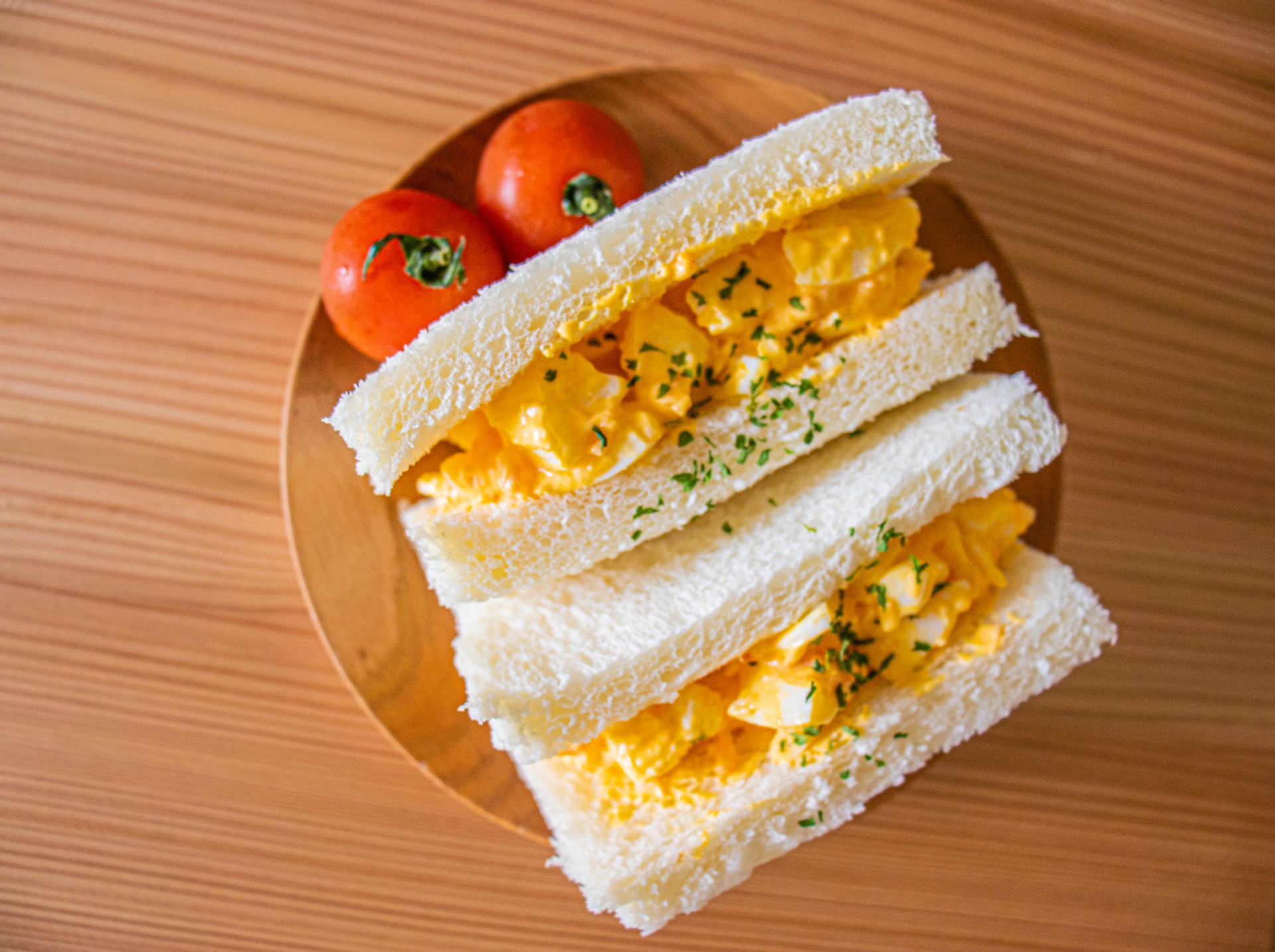 のんのん🍠🌻サンドイッチ🥪の冷凍ワザ。片手で食べられてサッとお手軽ランチ。お花見やピクニックなどに！頑張った自分へのご褒美用などに！ぜひ活用してみてね♪冷凍に向いていた具材 ※個人的な感想です ①卵+マヨ ②ハム＋チーズ ③カツ 揚げ物系④ツナマヨ