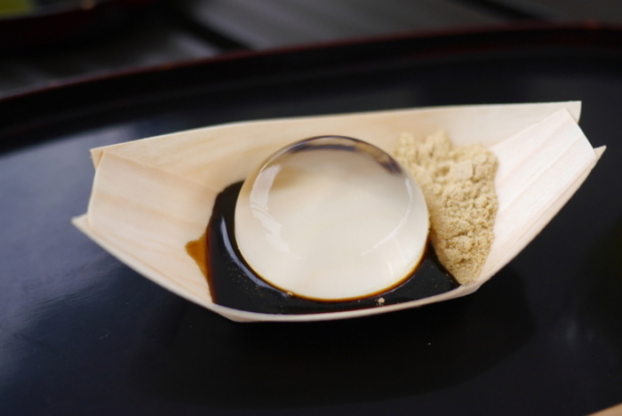 夏に食べたい！水晶玉みたいな和スイーツ『水信玄餅』の作り方キナリノ