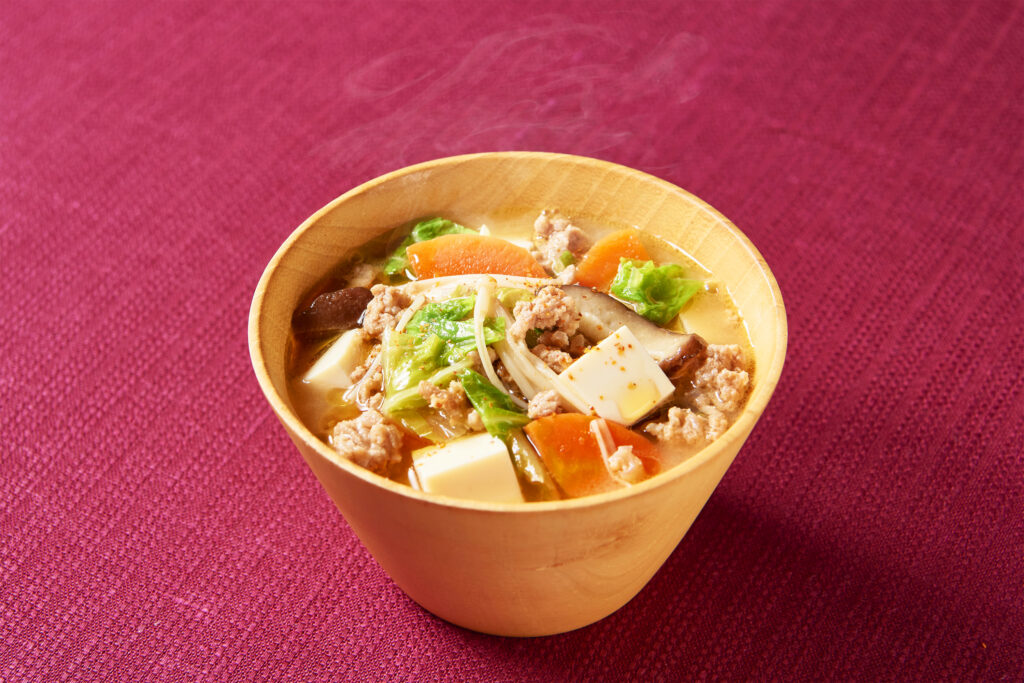 大根と豚ひき肉の赤だし味噌汁