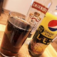 ウォッカはコーラで割ると美味しい！作り方やアレンジを紹介嗜好品オリーブオイルをひとまわし