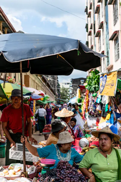 アルミ 二重保温食缶 １２L 2台 １４L 2台 計4台の