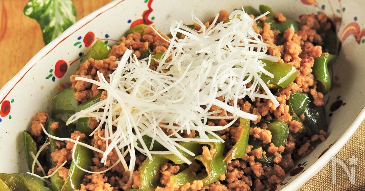 万願寺とうがらしと豚バラ肉のゆず胡椒炒め