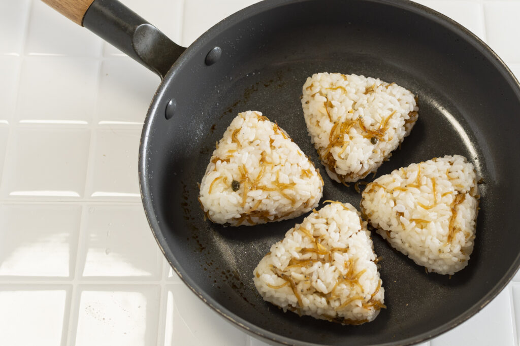 釜揚げしらす天かす大葉でおにぎり