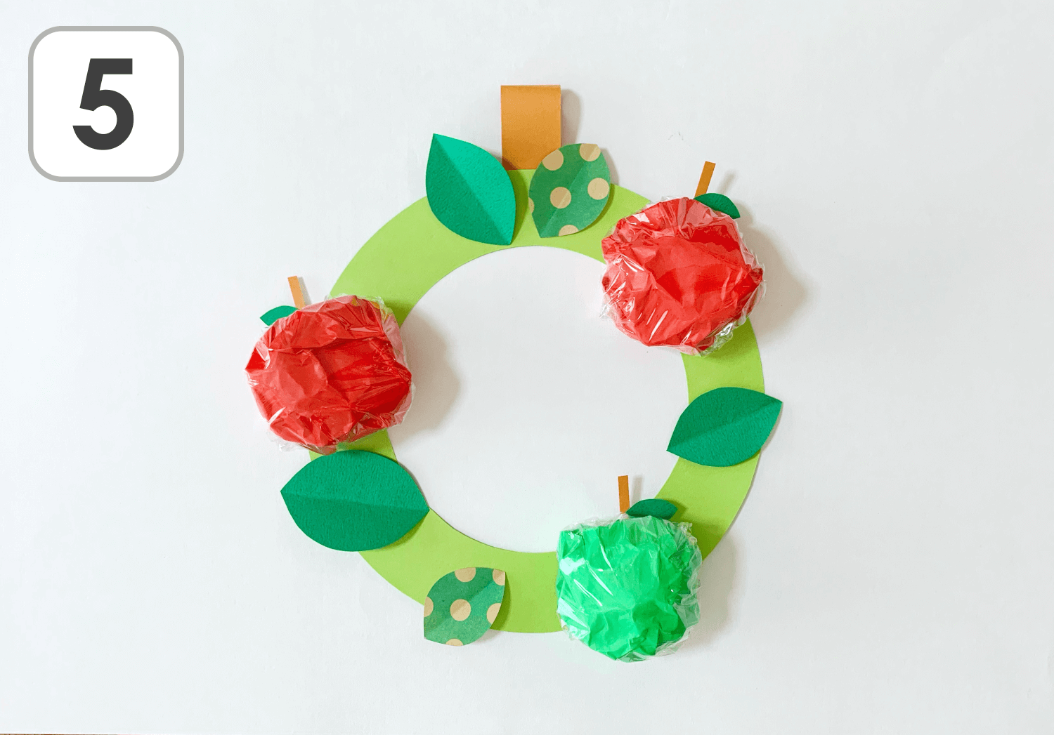 季節の製作 立体的！かわいいリンゴを作ろう - YouTube